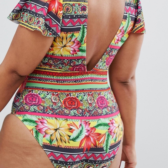 ASOS DESIGN curve flutter sleeve supportive swimsuit in geo-tribal - Picture 10 of 10